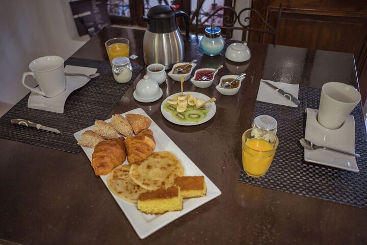 Breakfast/Coffee Service 25 of 31