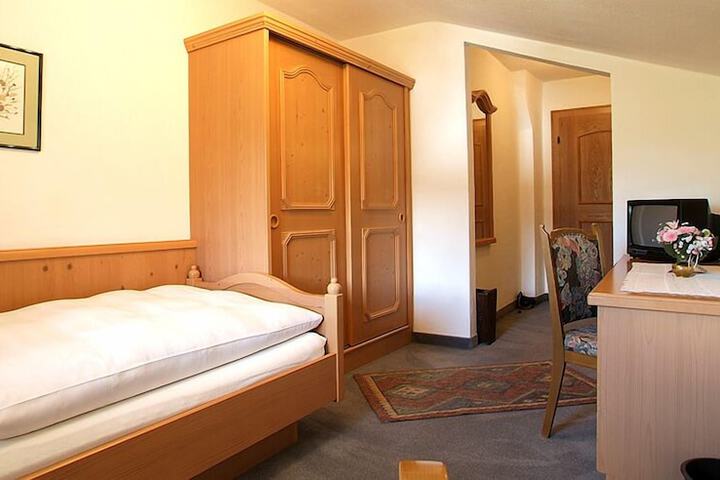 Room 11 of 87