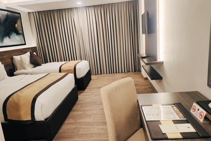 Room 12 of 34