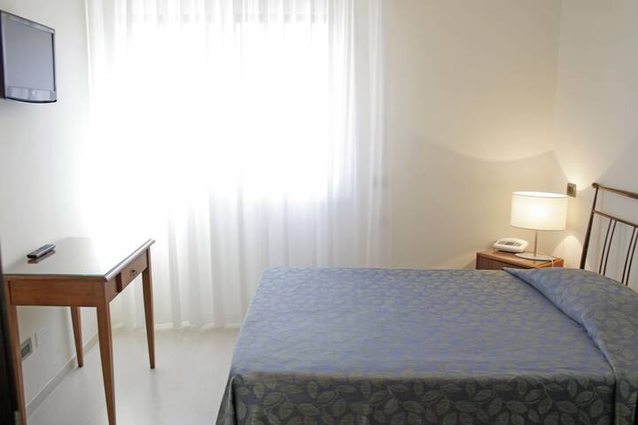 Room 4 of 13