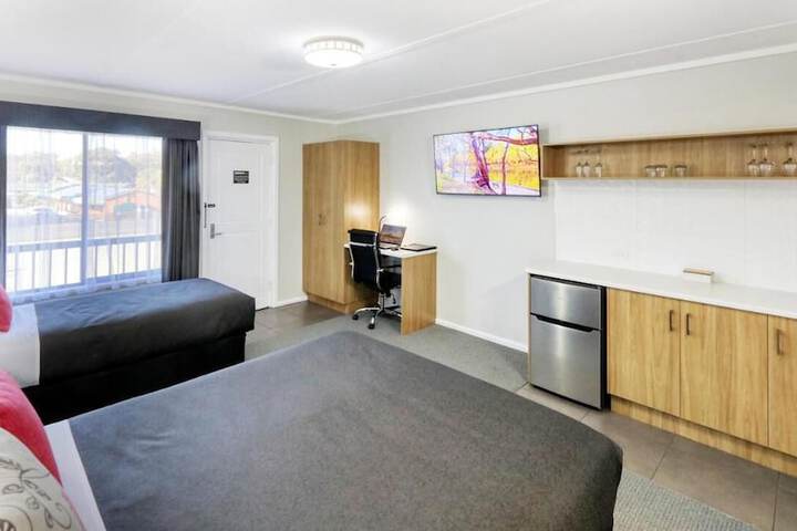 Room 12 of 16