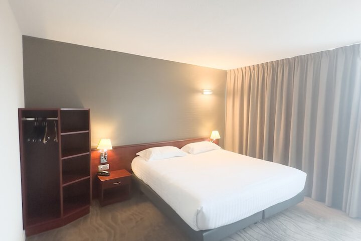 Room 27 of 147