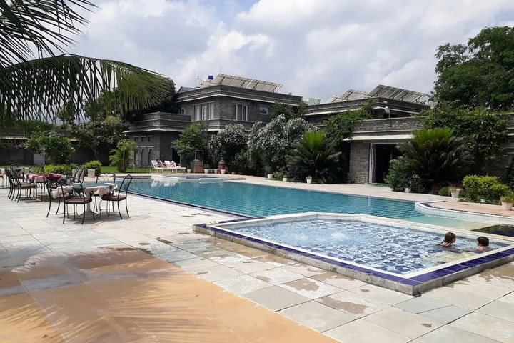 Pool 11 of 18