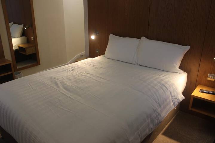 Room 17 of 30