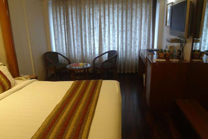 Room 8 of 33