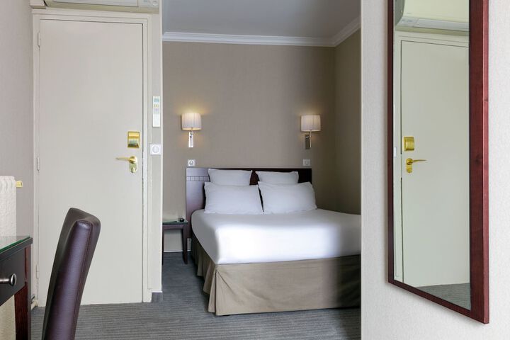 Room 17 of 65
