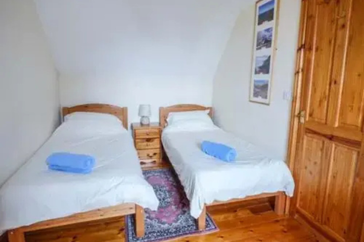 Room 5 of 10