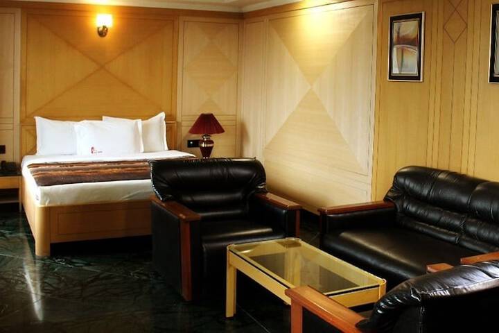 Room 9 of 41