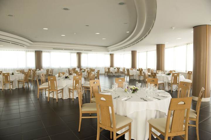 Dining 65 of 78