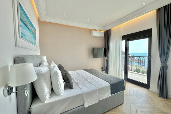 Room 9 of 60