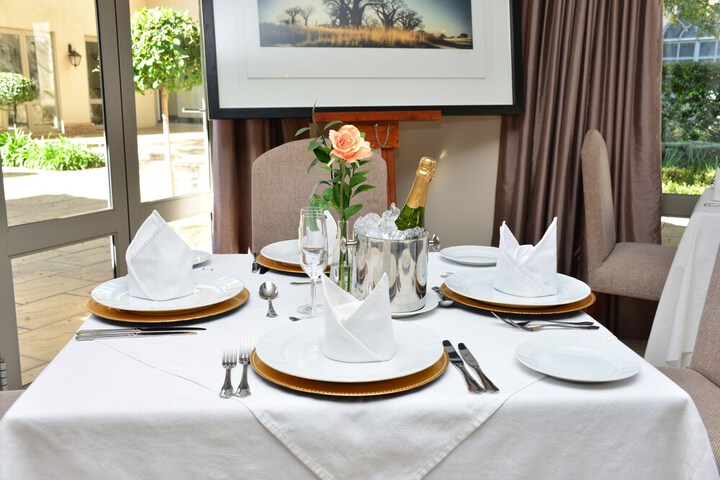Dining 40 of 76