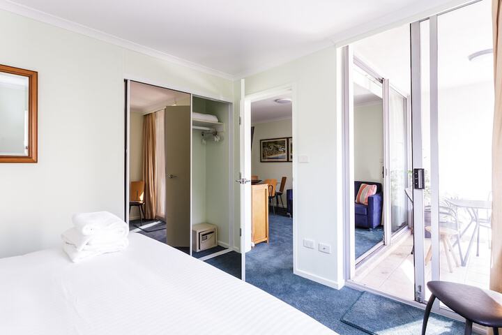 Room 4 of 13