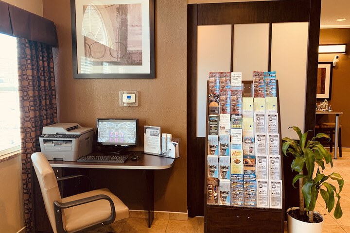 Business Center 35 of 36