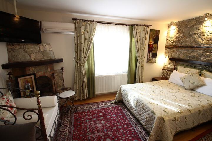 Room 8 of 81