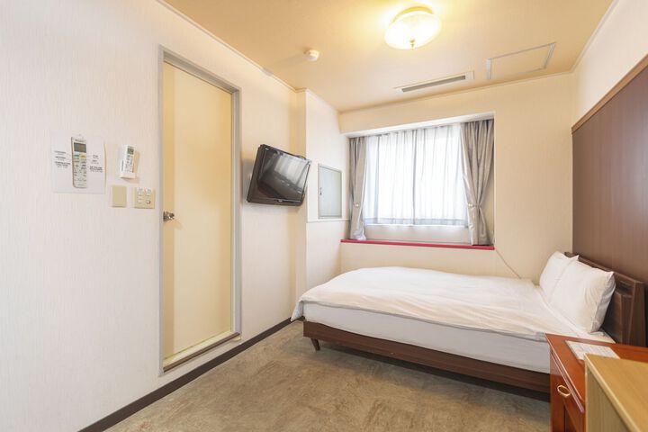Room 5 of 128