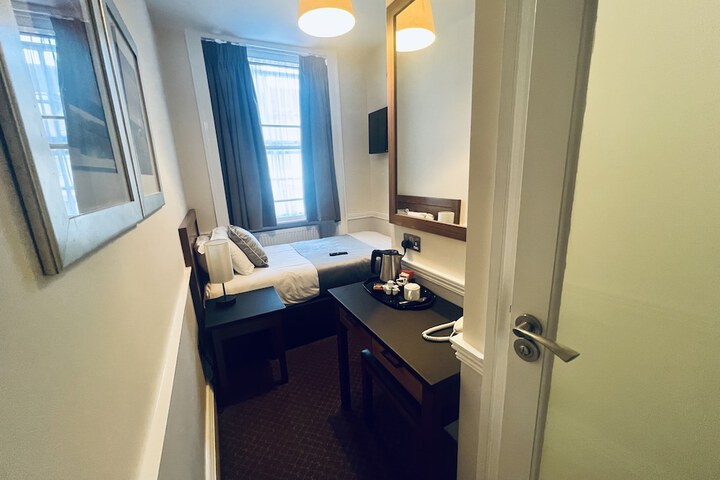 Room 10 of 43