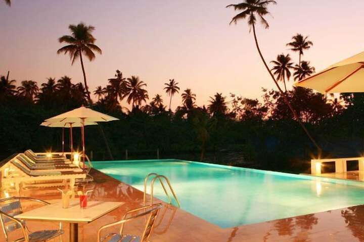 Hotel with Pool