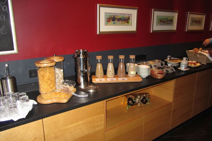 Breakfast/Coffee Service 31 of 48