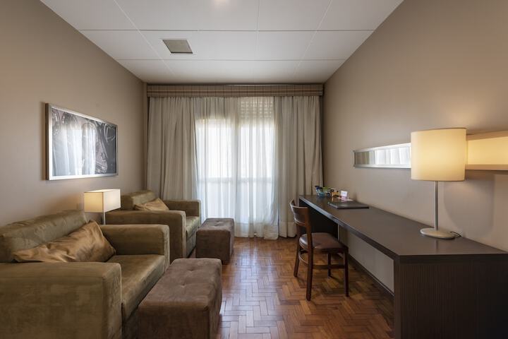 Room 52 of 107