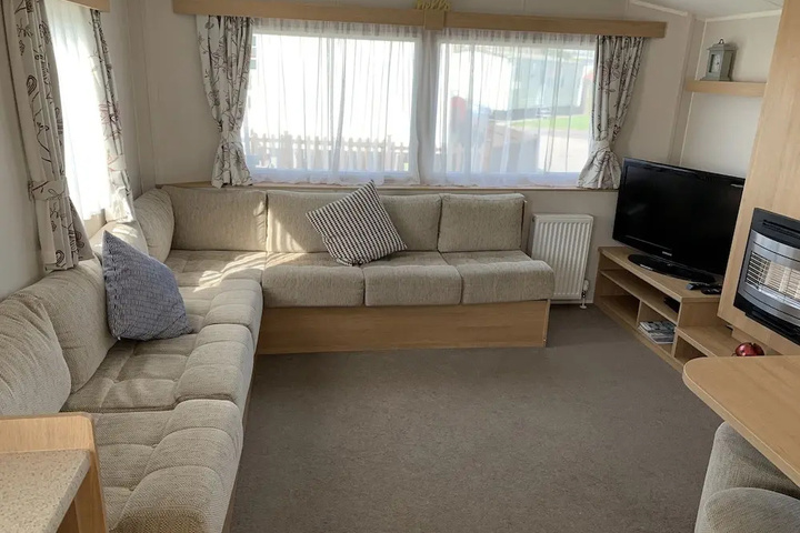Room 4 of 16