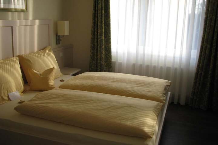 Room 12 of 42