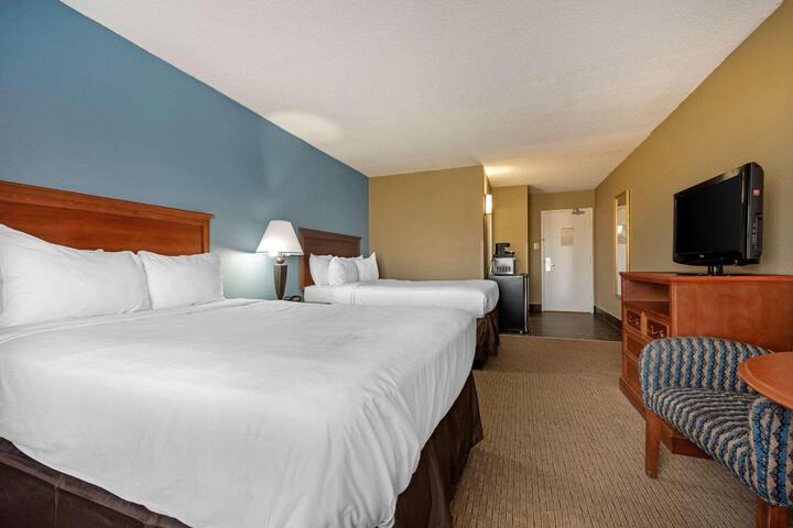 Standard Room, King or Two Doubles (2 of 2)