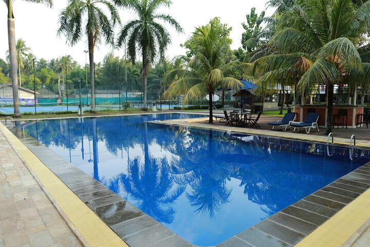 Pool 44 of 90