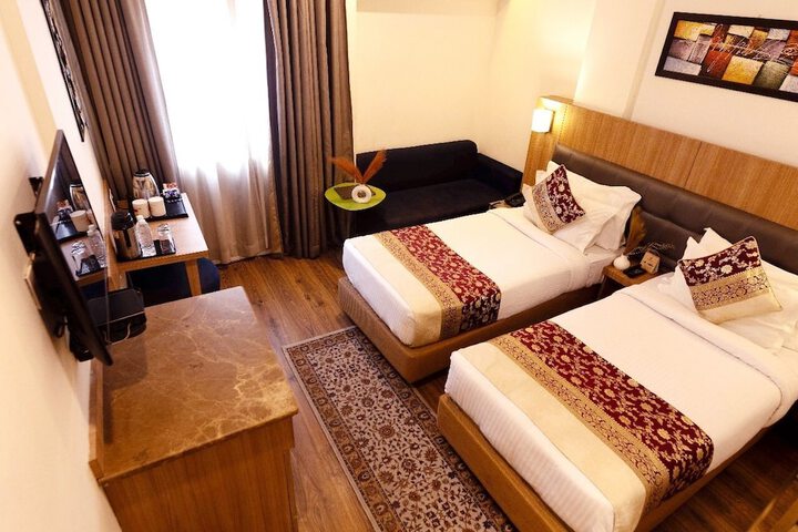 Room 44 of 100