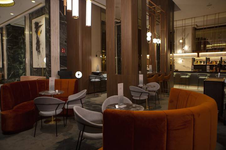 Lounge 127 of 202