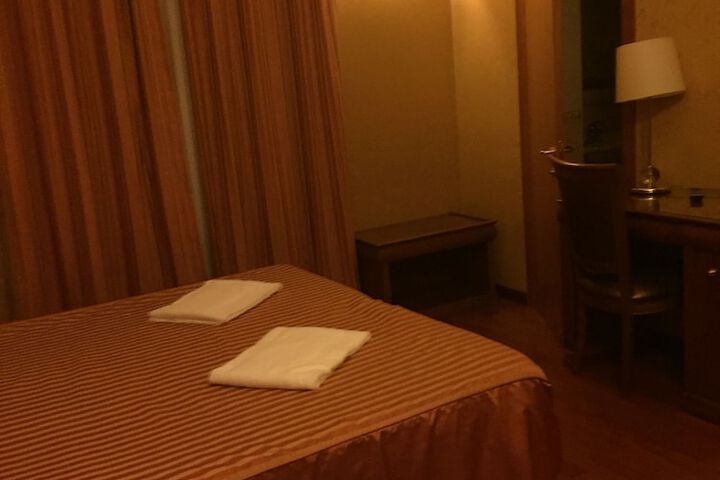 Room 16 of 48