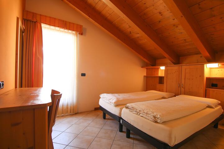 Room 9 of 36