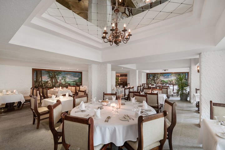 Dining 105 of 156