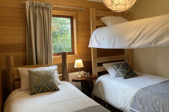 Room 2 of 10