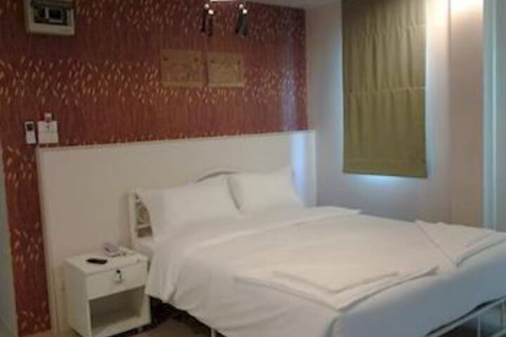 Room 16 of 39