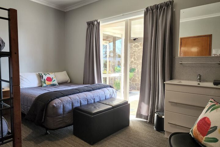Room 16 of 156