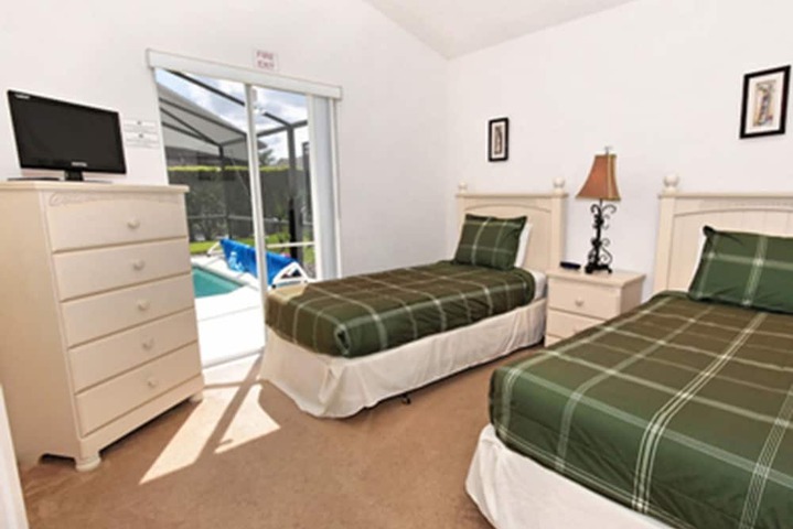Room 4 of 28