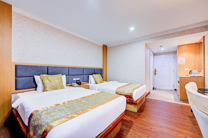 Room 15 of 38