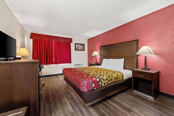 Room 8 of 29