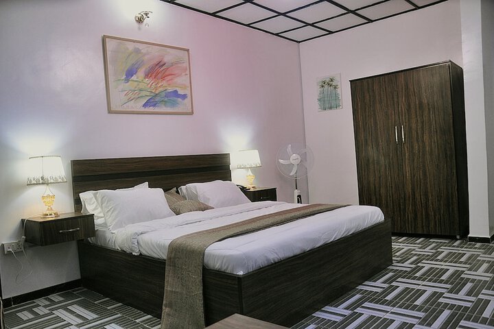 Room 6 of 20
