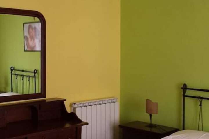 Room 4 of 6