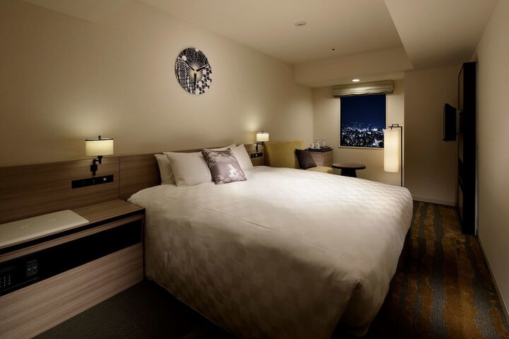 Room 12 of 122