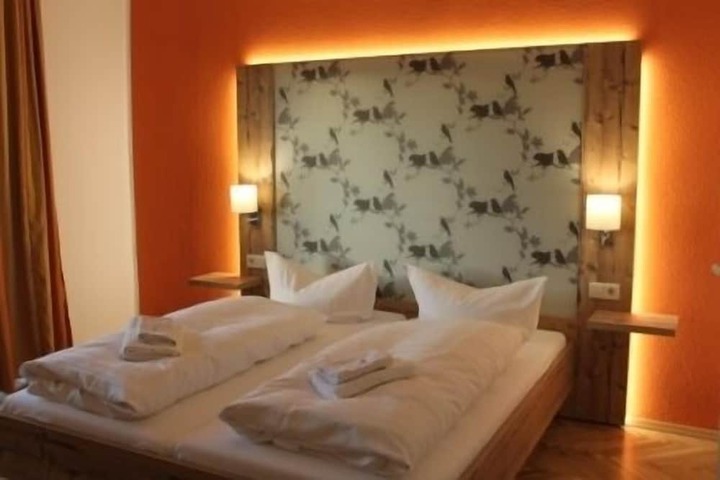 Room 6 of 22