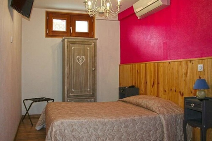 Room 9 of 49