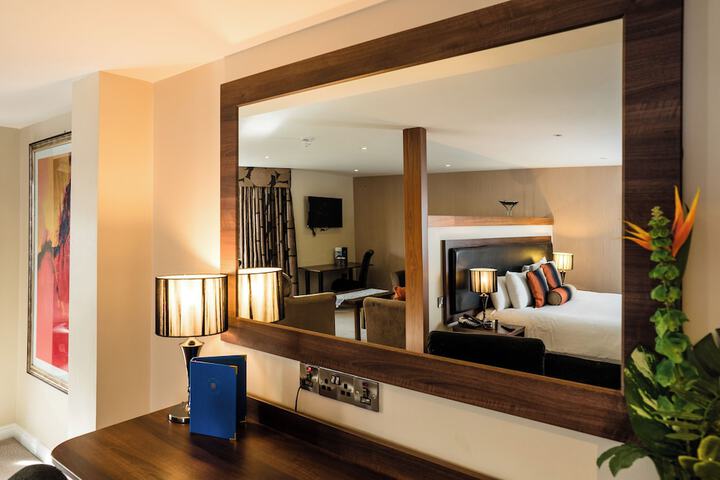 Room 28 of 146