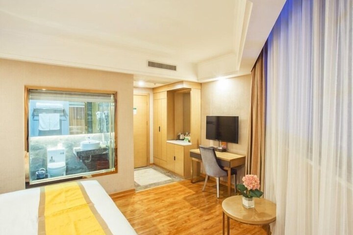 Room 30 of 44