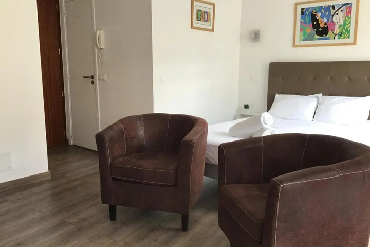 Room 3 of 20