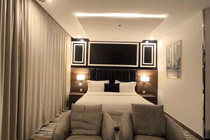 Room 9 of 25