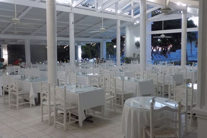 Dining 44 of 66