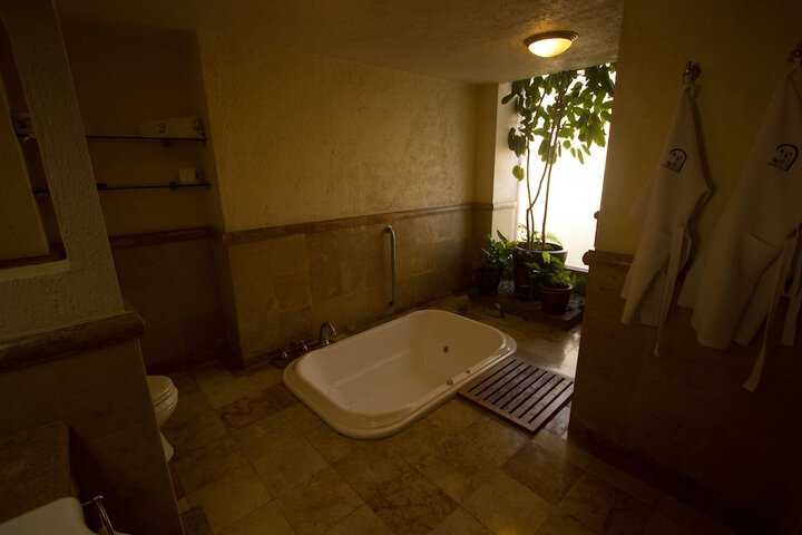Room 14 of 87