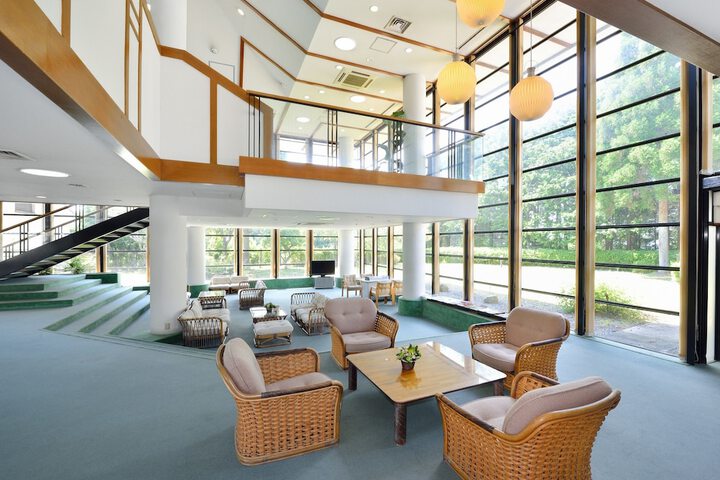 Entrance & Lobby